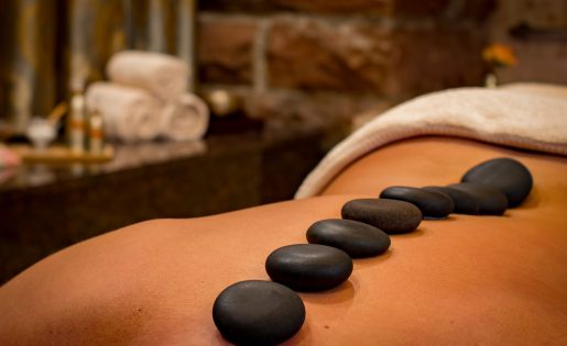 Hot Stone massage på ryggen